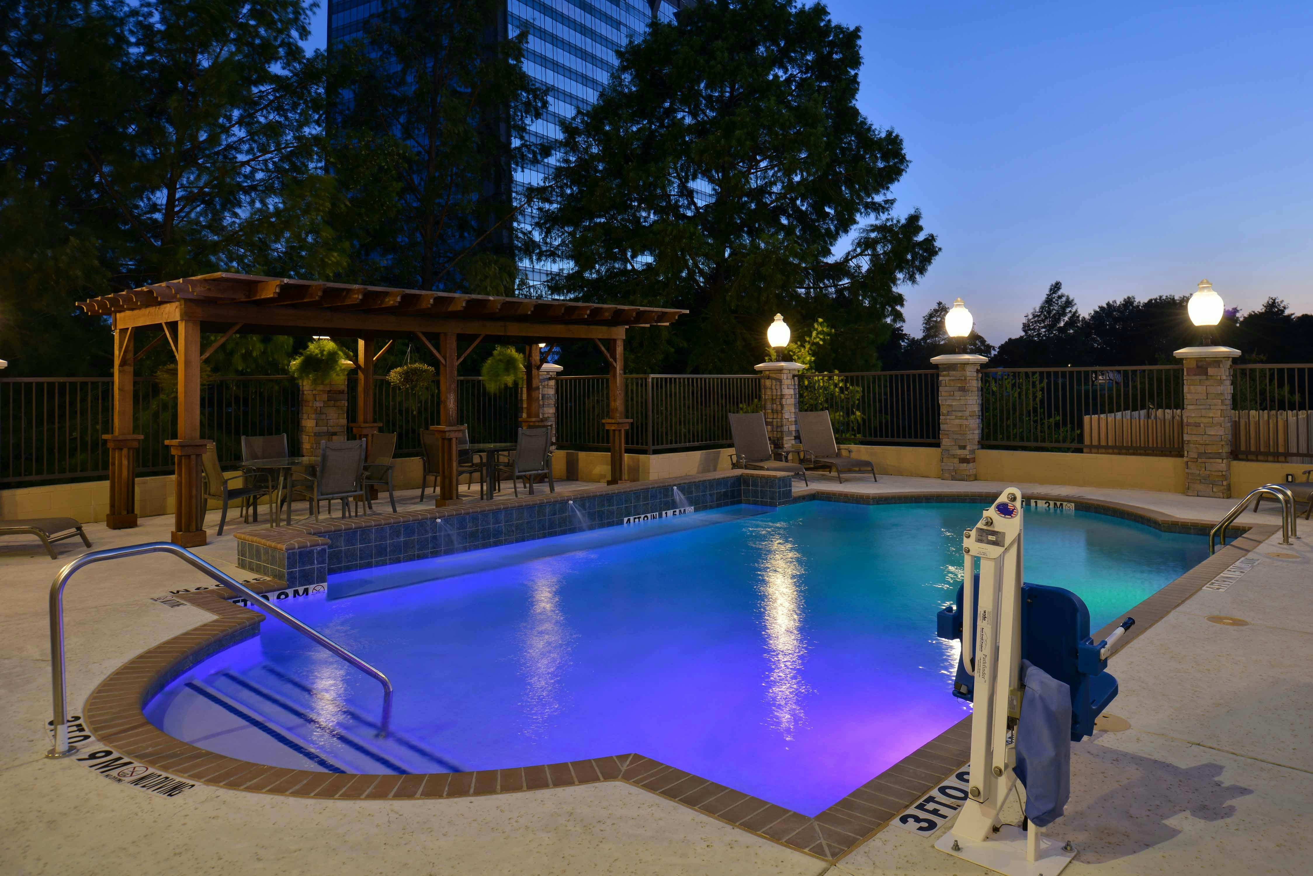 Hampton Inn Suites Dallas Market Center 45/75