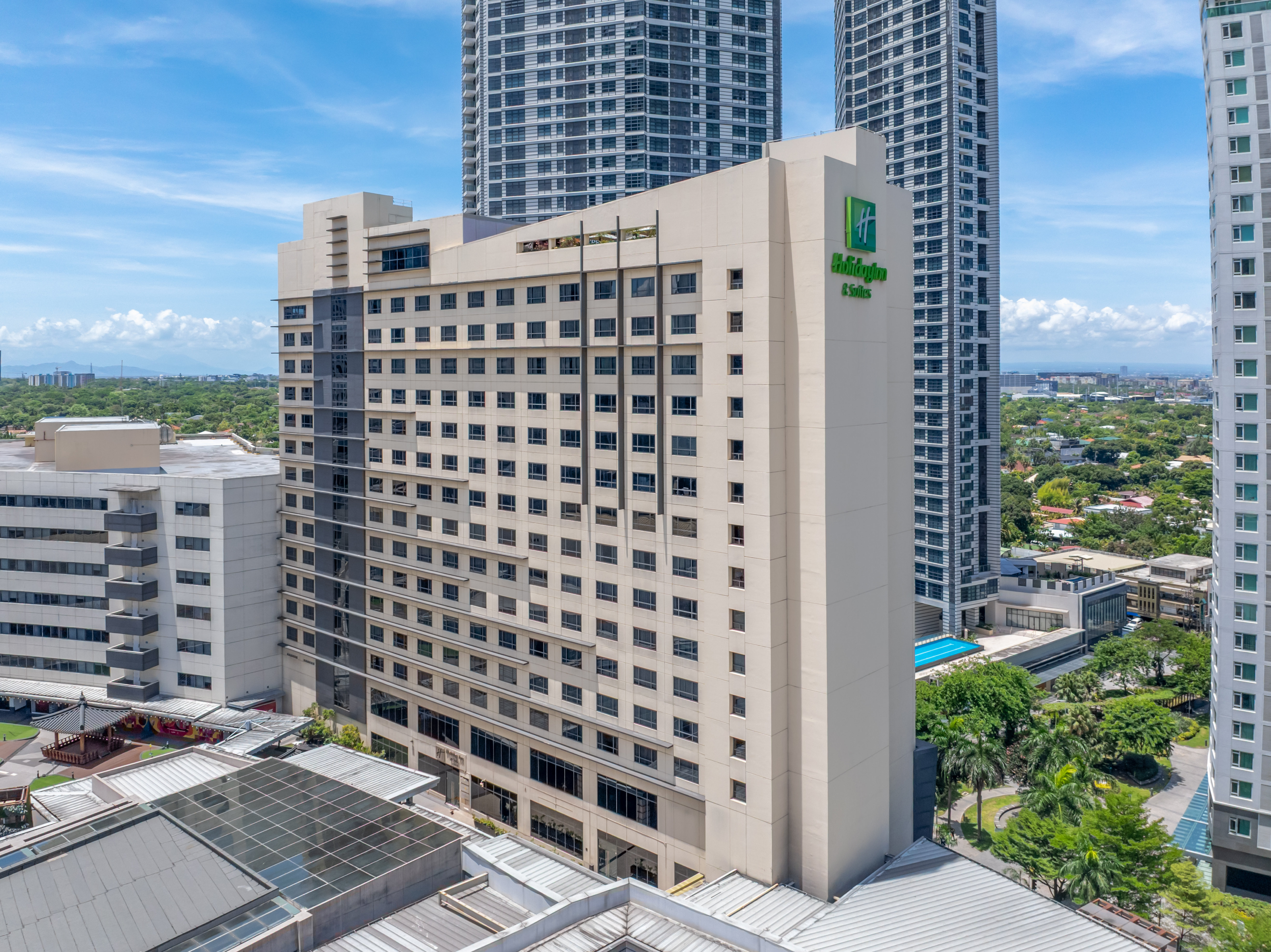 Holiday Inn & Suites Makati 3/75