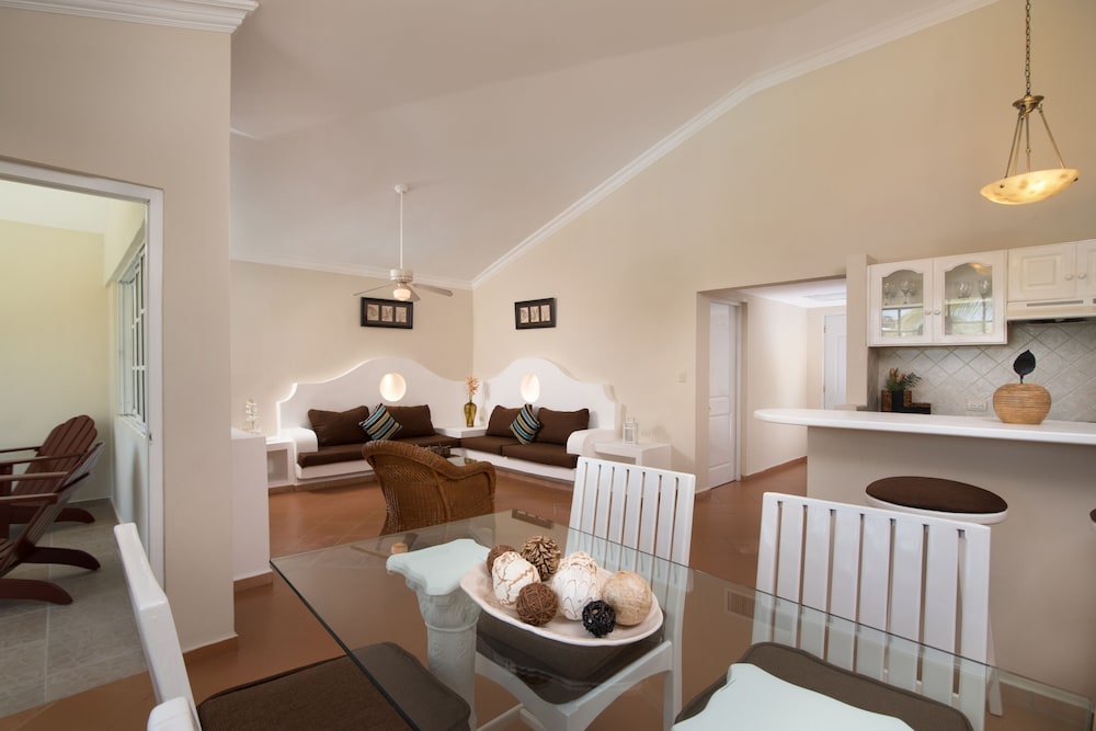 Lifestyle Crown Residence Suites 43/52