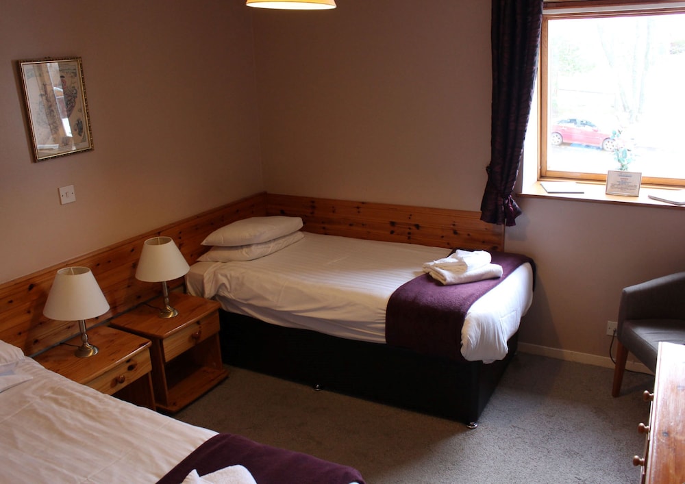 Smithton Hotel 28/70