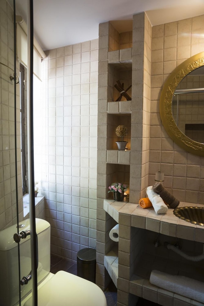 Elia Portou Rooms 32/33