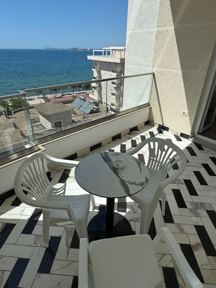 ADEA HOTEL 49/58