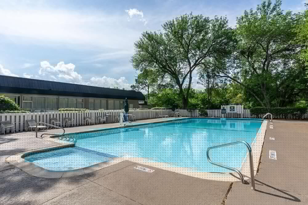 Rodeway Inn Huntsville West 8/36