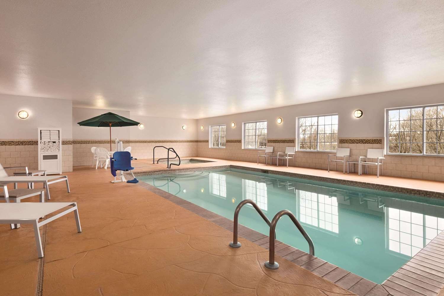 Country Inn & Suites By Radisson Madison Al 4/13
