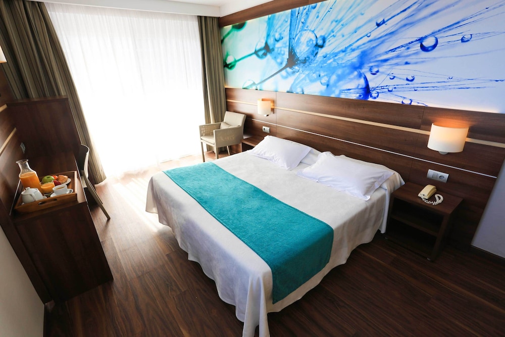 Volga Hotel 28/70