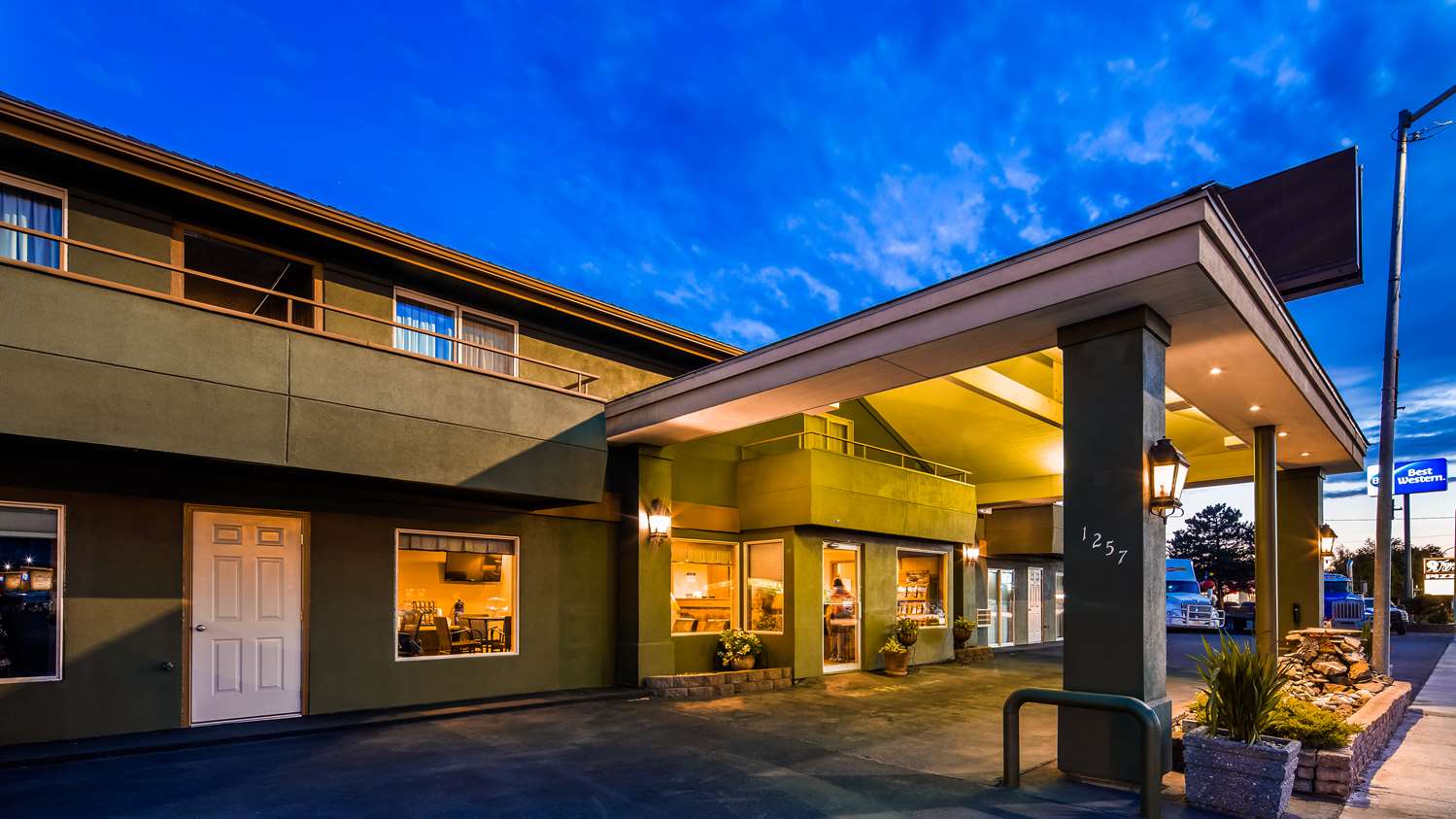 RiverTree Inn 2/27