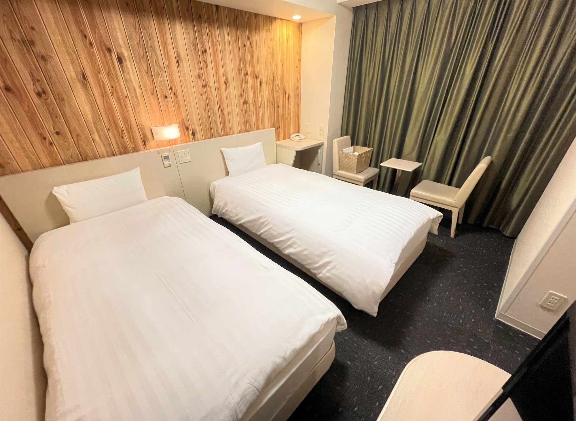 Moderate, Twin Beds