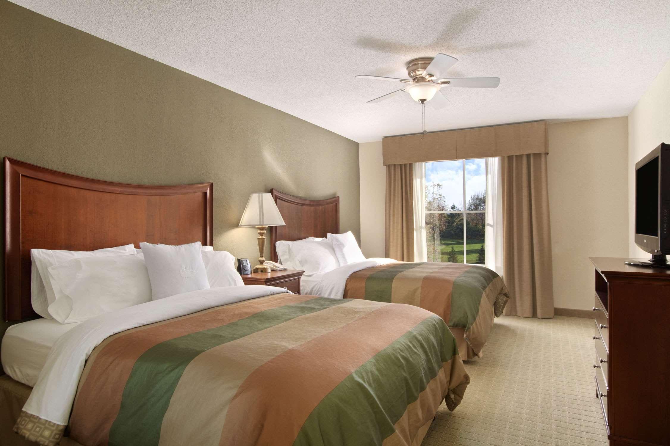 2 Bedrooms, Suite, King Bed, 2 Queen Beds, 2 Bathrooms