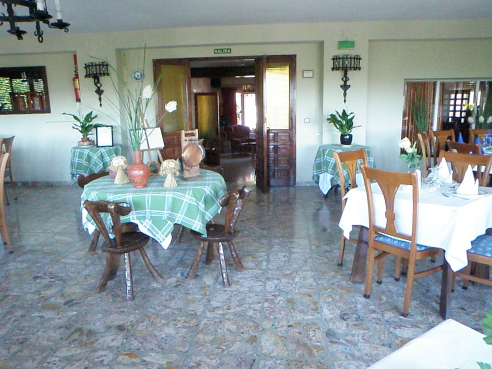 HOSTAL SIETE PICOS 34/46