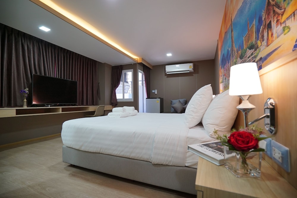 THE QUBE FIFTY HOTEL 18/50