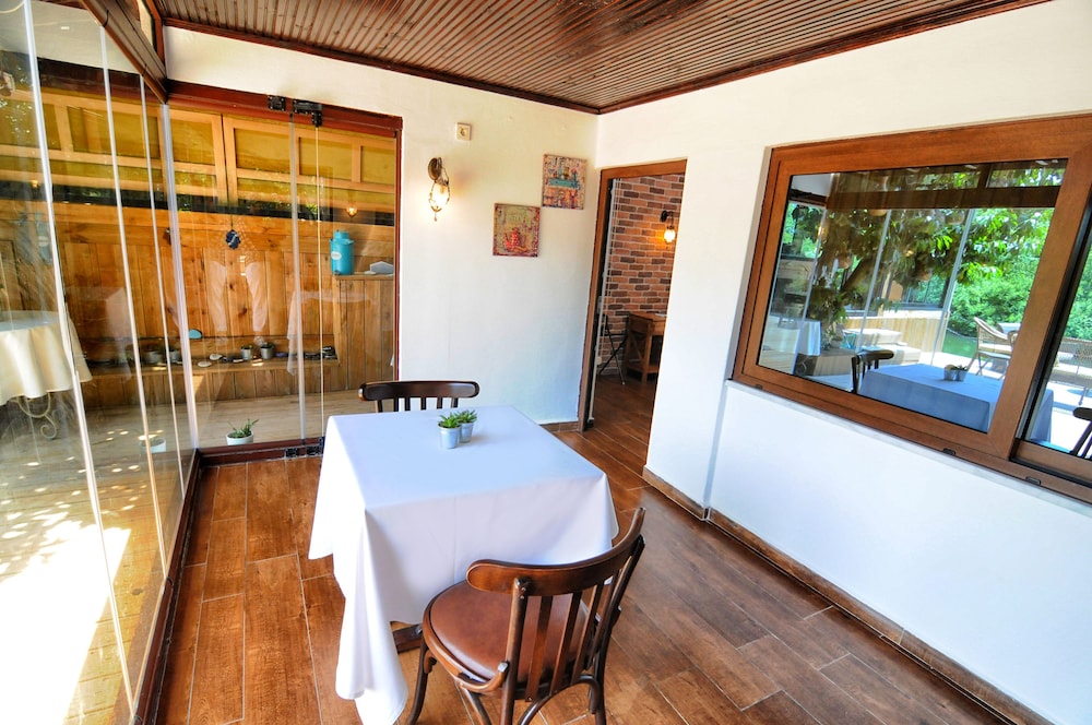 Beyaz Ev Agva - Adults Only 19/50