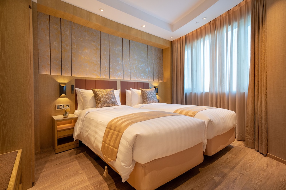Grand Dragon Hotel 15/50