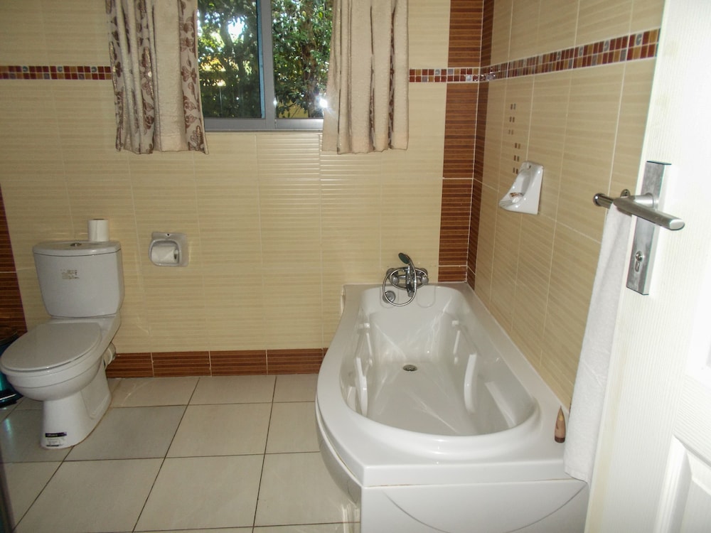 Waterfalls Hotel 32/33