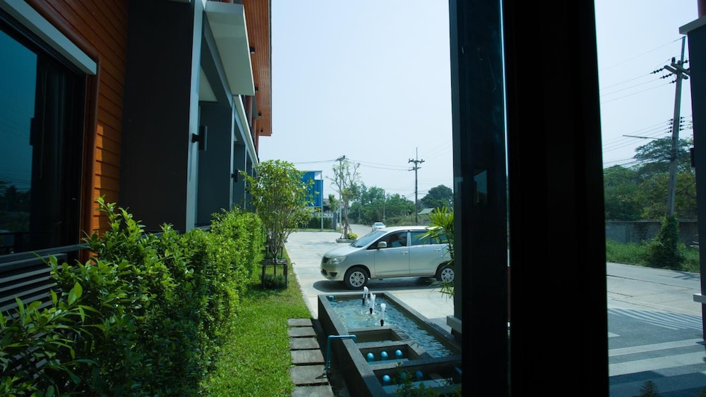 Aziss Boutique Hotel 50/54