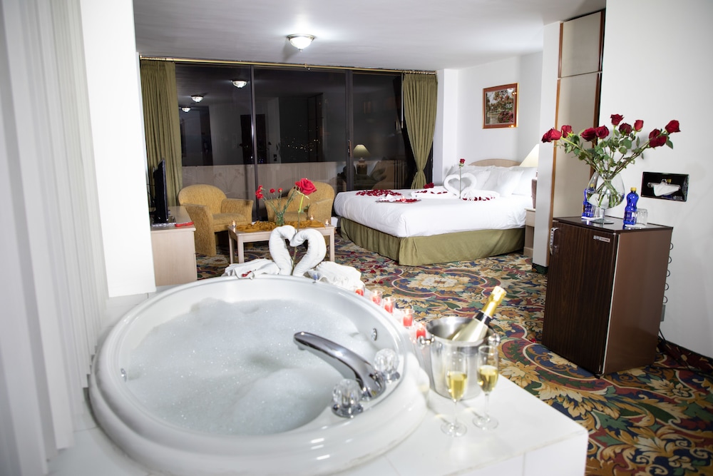 Stanford Suites 33/69