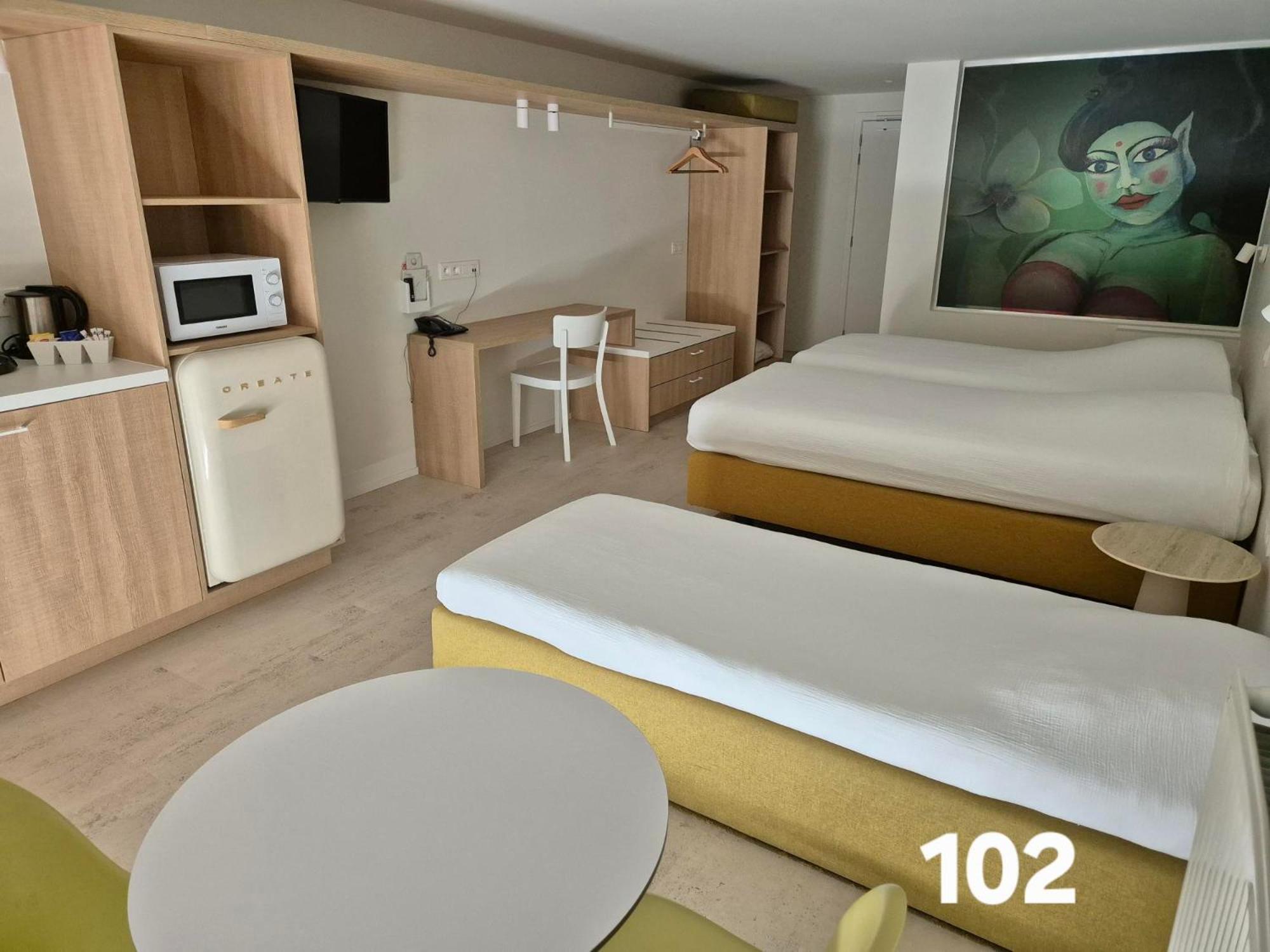 غرفة أساسية ثلاثية، Hotel Corbie Geel 3/7