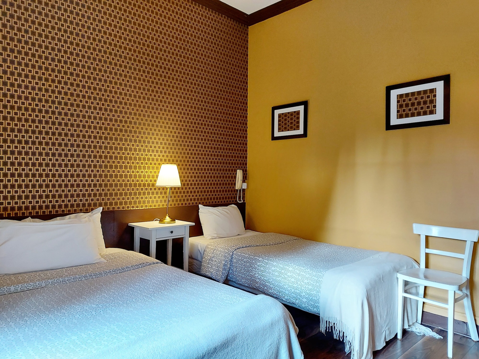 ROOM, DOUBLE BED