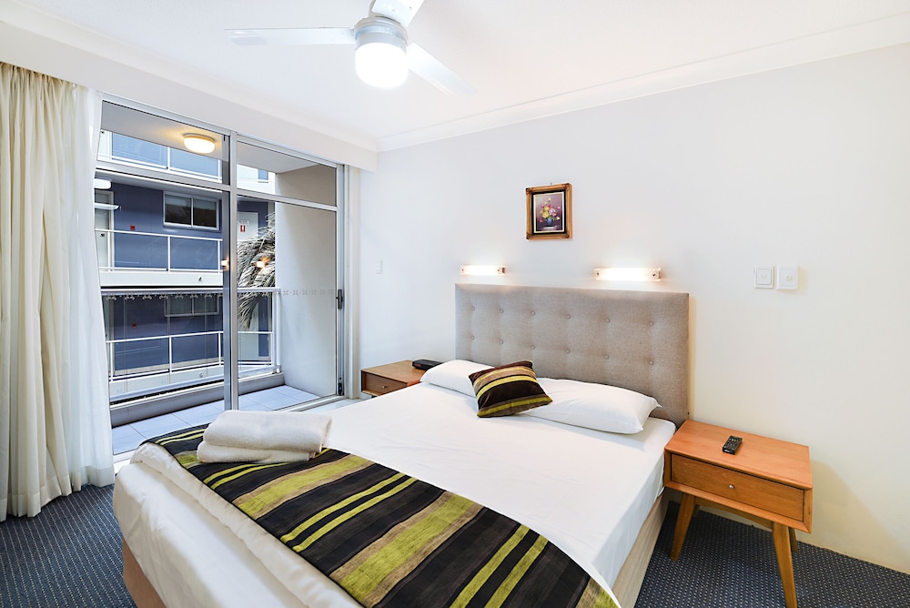Atrium Resort 19/70