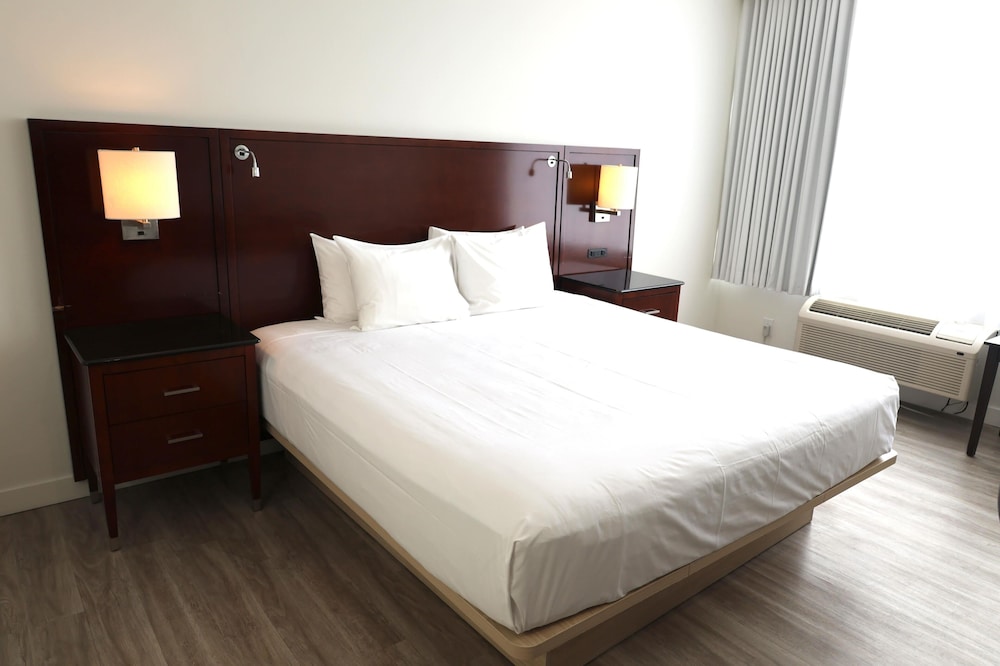 Classic, King Bed