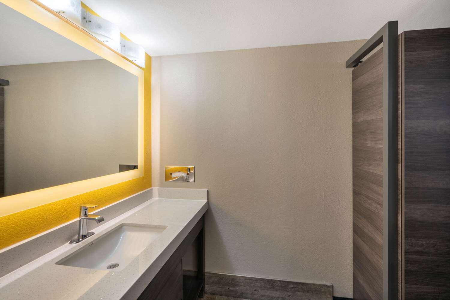 Baymont By Wyndham Murfreesboro 40/42
