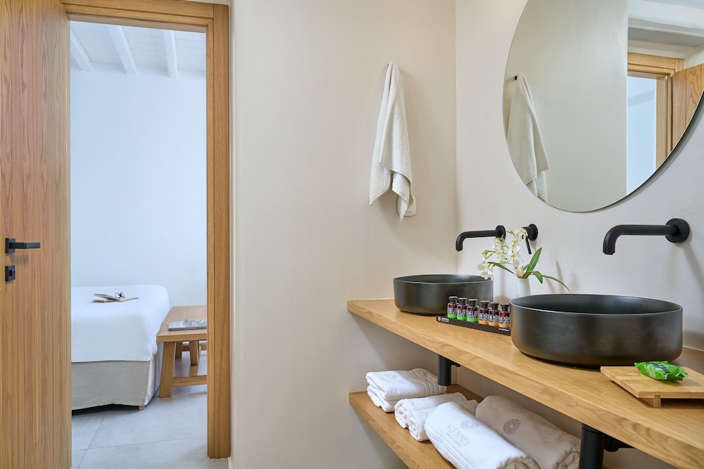 Adorno Beach Hotel and Suites 73/76