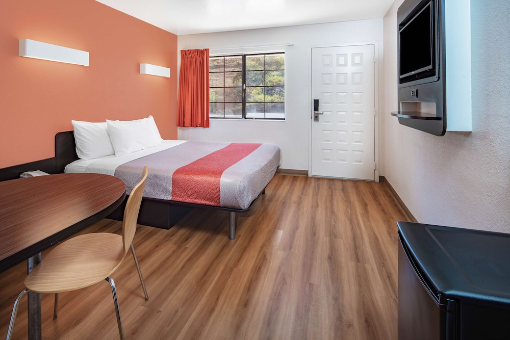 Motel6 Thousand Oaks, CA 39/49