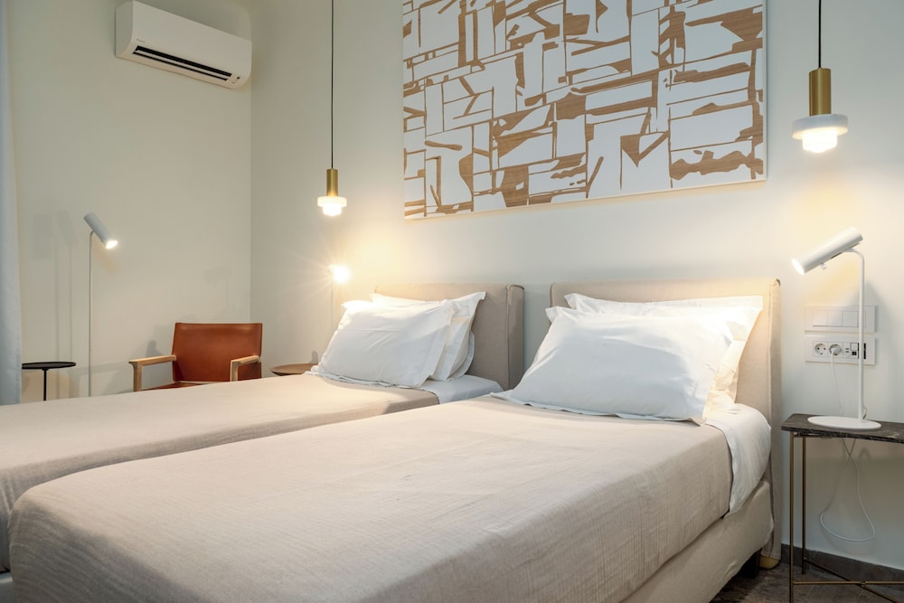 Hotel Oasis 5/50