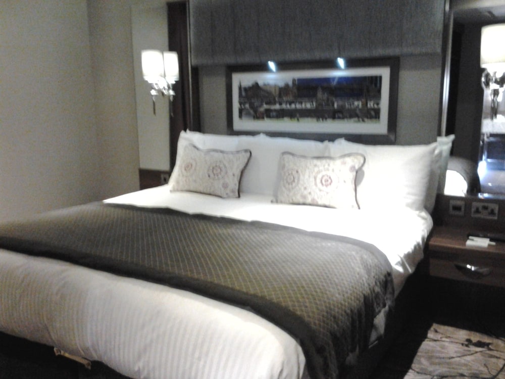 City Hotel Derry 36/68
