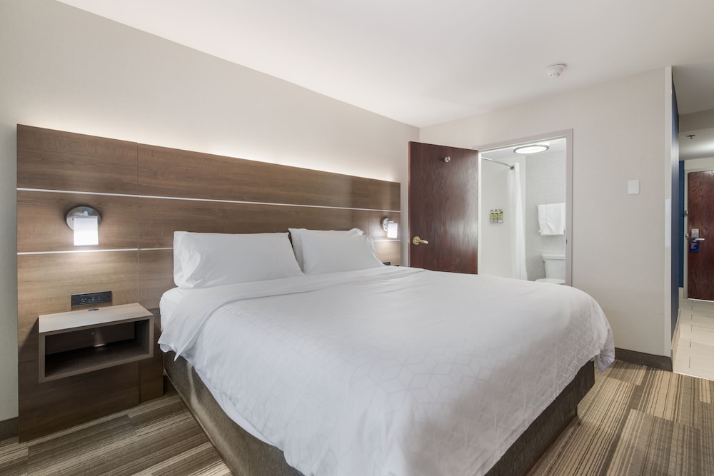 Holiday Inn Express Plymouth, an IHG Hotel 15/41