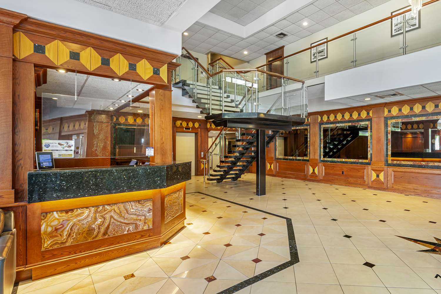 Best Western Plus Cobourg Inn and Convention Centre 2/8