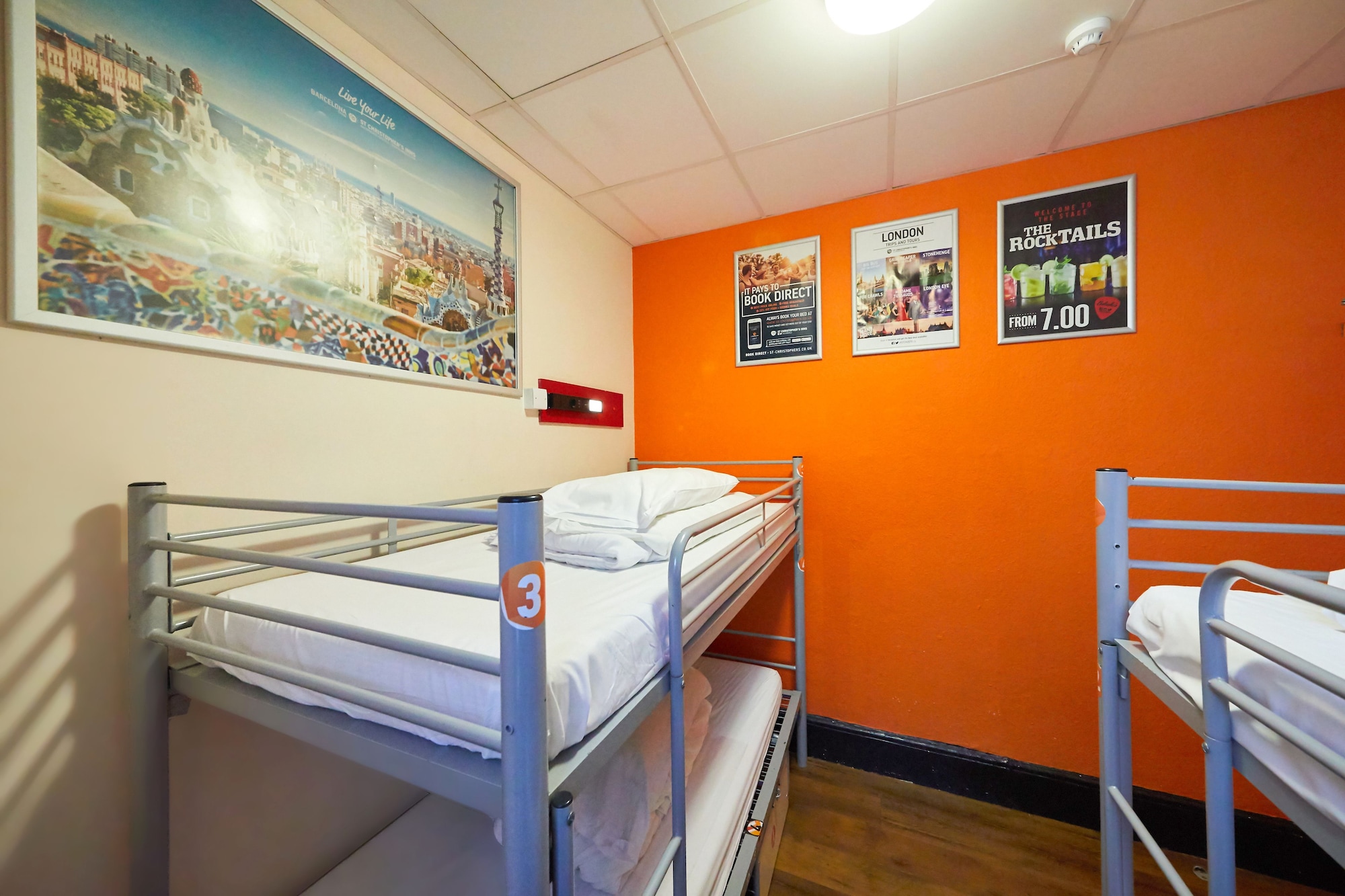 MIXED DORM, 4 BEDS, SHARED BATHROOM