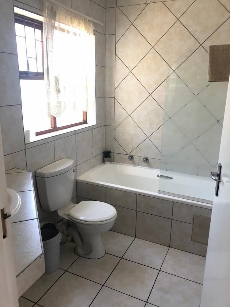 Amies Self-Catering Apartments 28/30