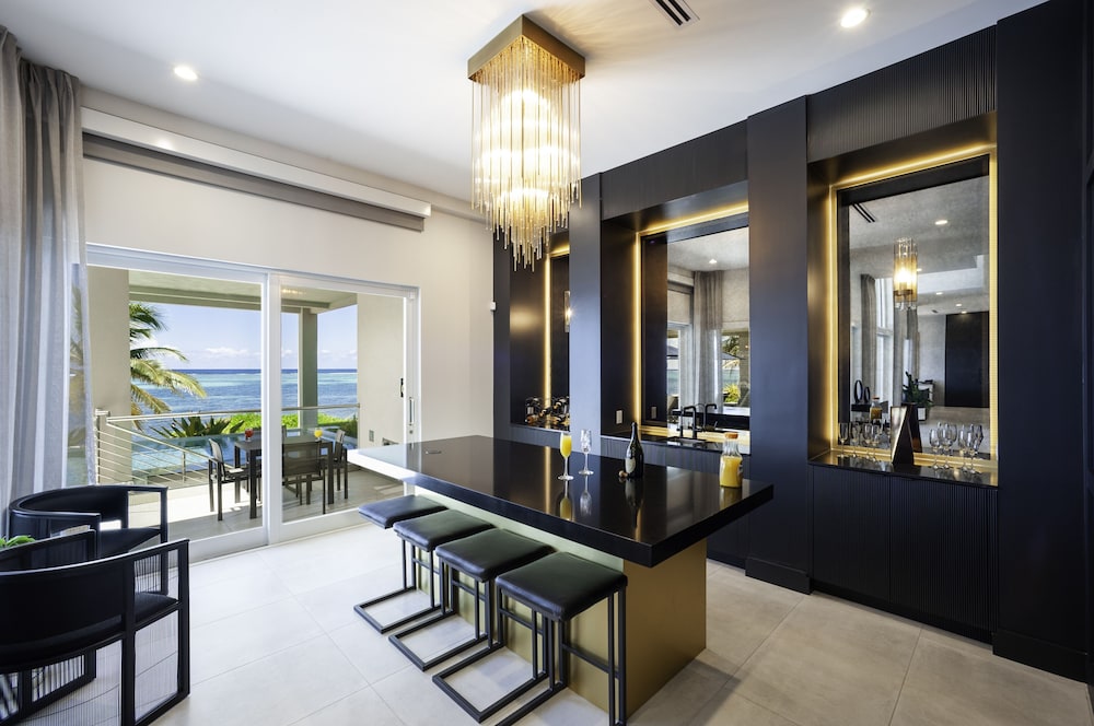 Black Urchin Boutique Resort 43/65