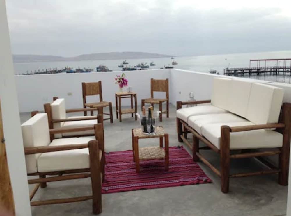 BAMBOO LODGE PARACAS 38/52