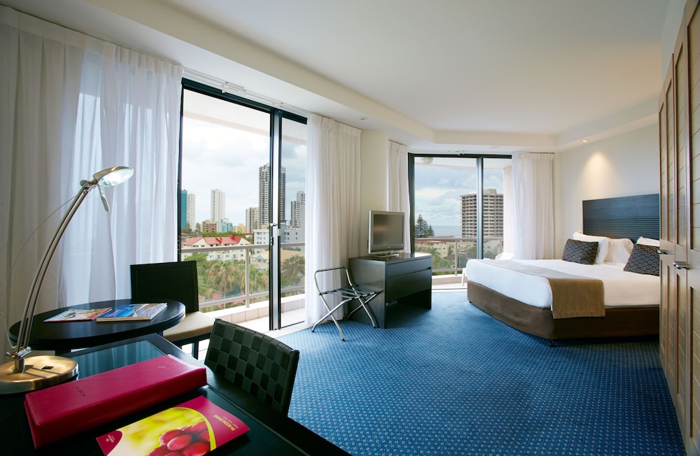 Crowne Plaza Surfers Paradise 10/77