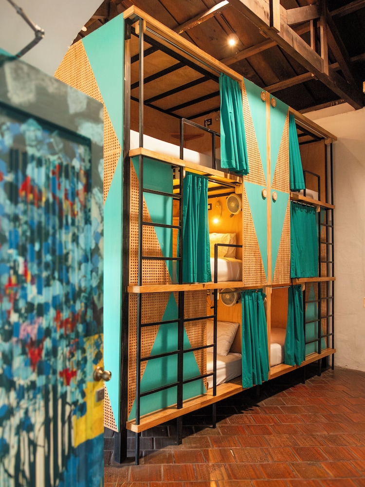 Adra Hostel 25/50