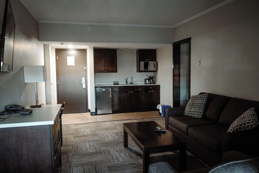 Homestead Inn & Suites 20/44