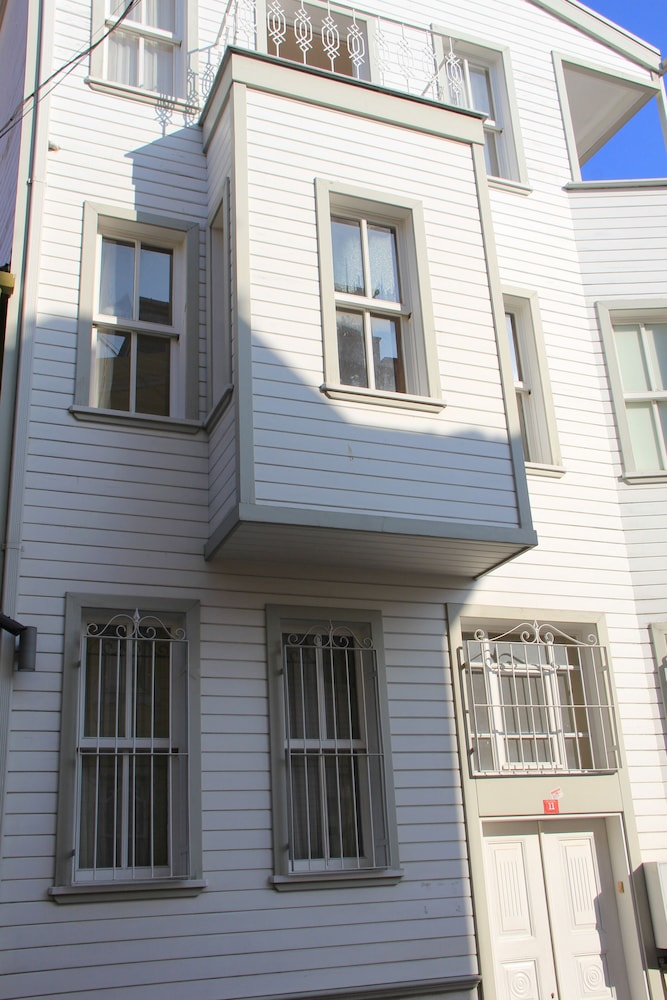 Jasmine Apartment 1/55