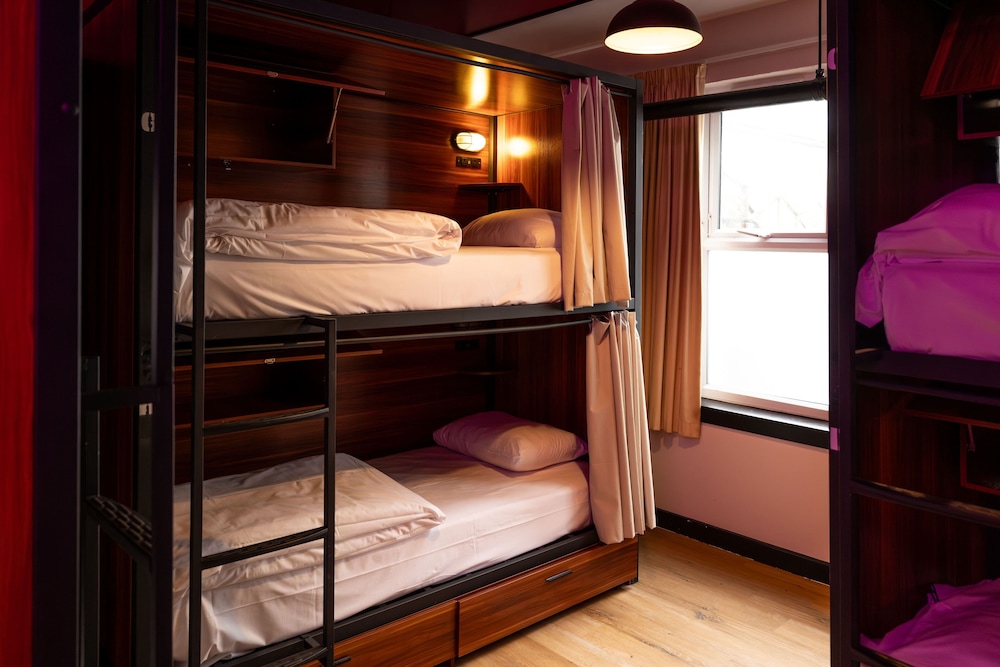 Female Dorm, Female Only, 4 Beds, 4 Bunk Beds