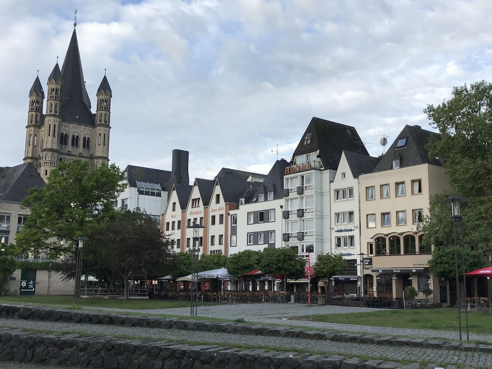 City Apartments in Koln am Rheingarten 4/45