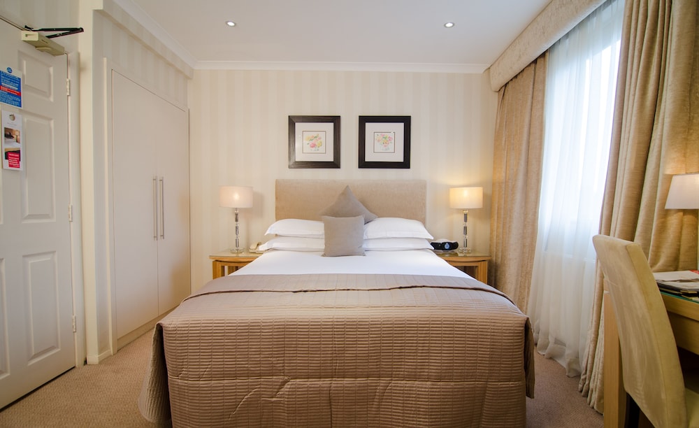 The Beaufort Knightsbridge 7/41