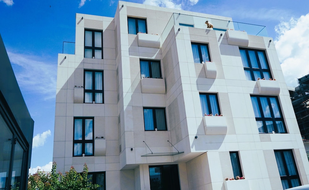 Arbnor Hotel in TIRANA