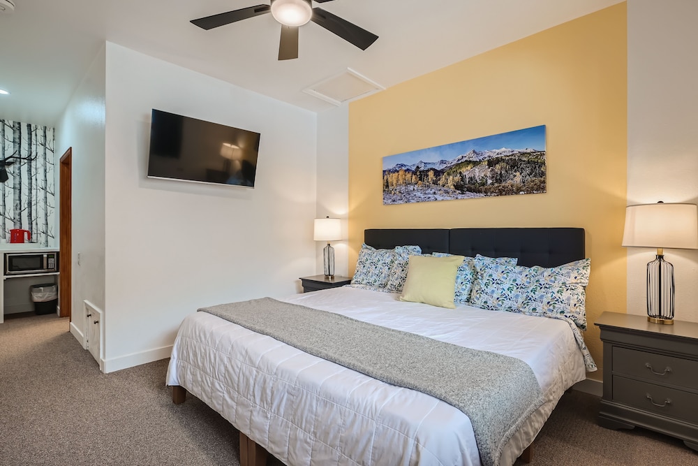 JC Suites 2/43