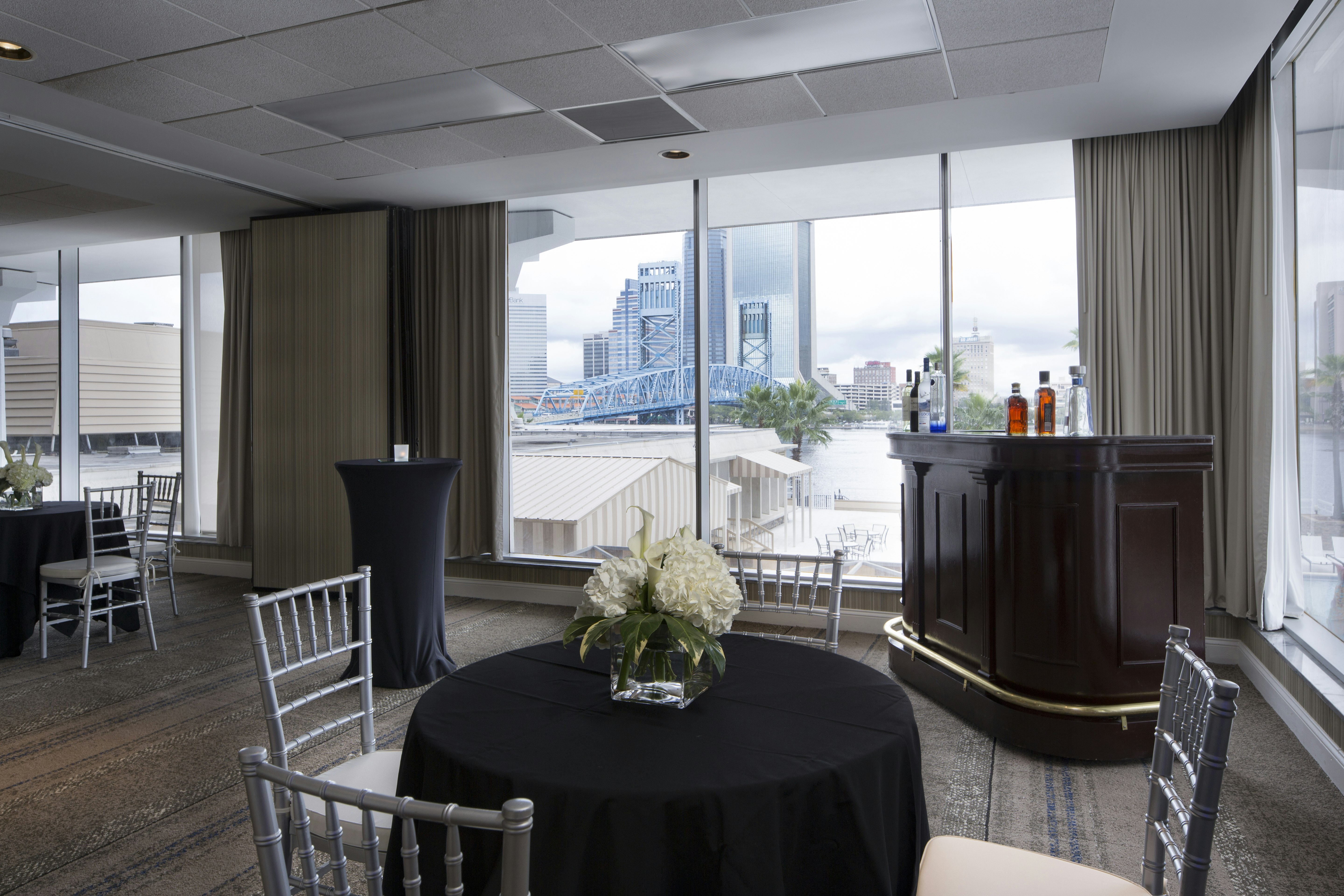 Doubletree By Hilton Hotel Jacksonville Riverfront 17/35