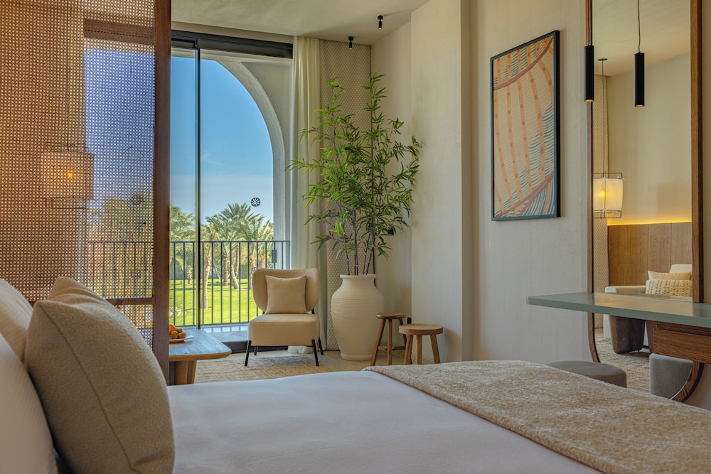 DELUXE, SINGLE, GARDEN VIEW