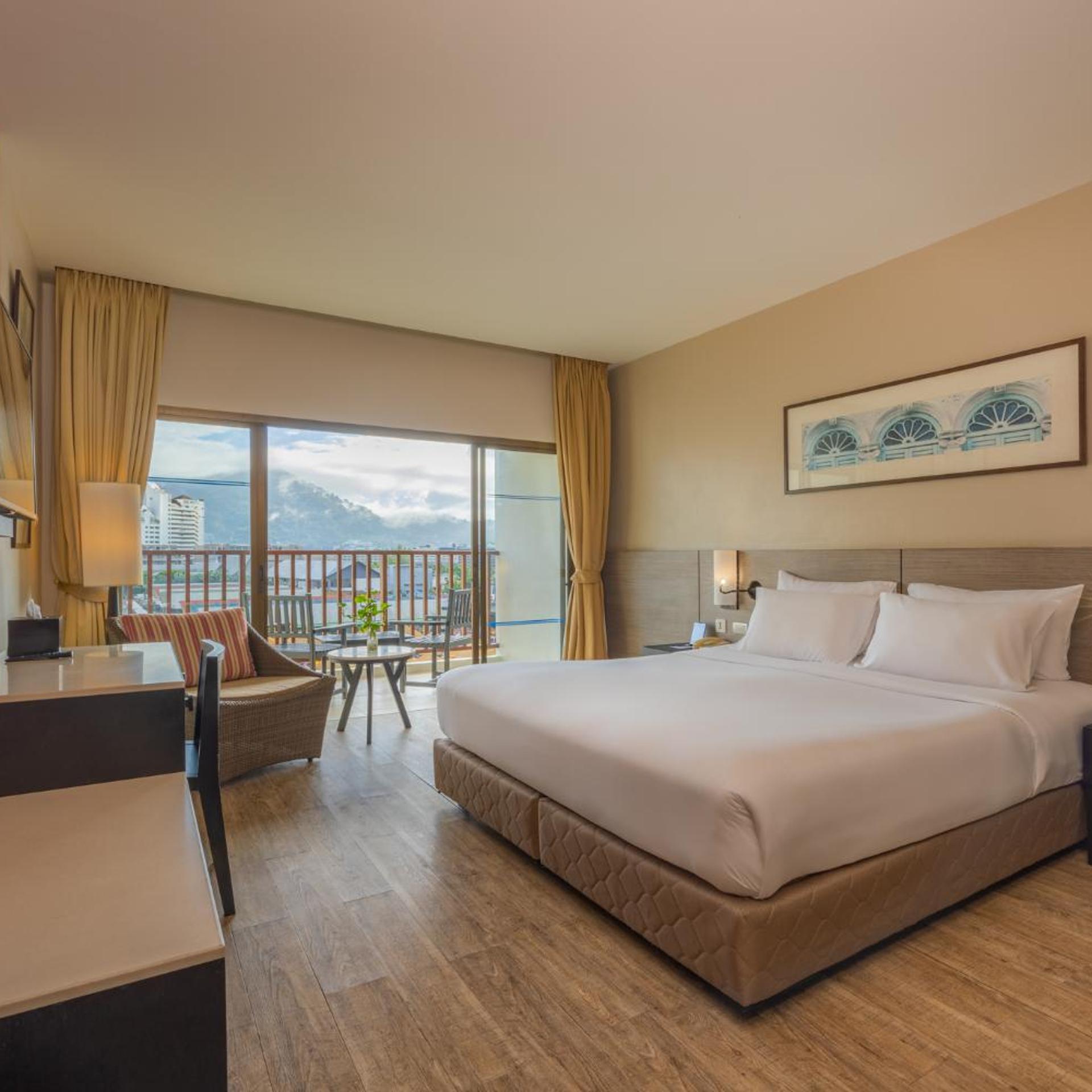 Superior, King Bed, City View