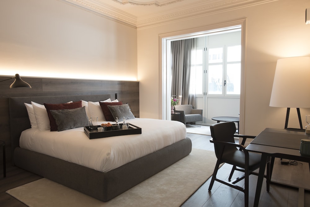 CASAGRAND LUXURY SUITES 10/76