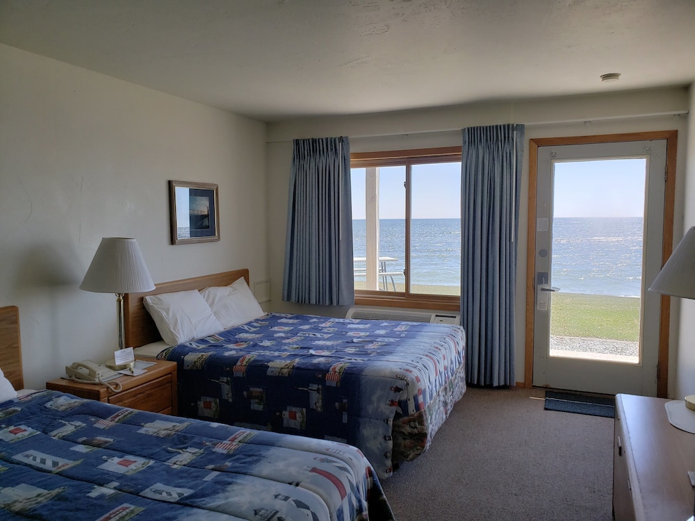 Algoma Beach Motel 8/35