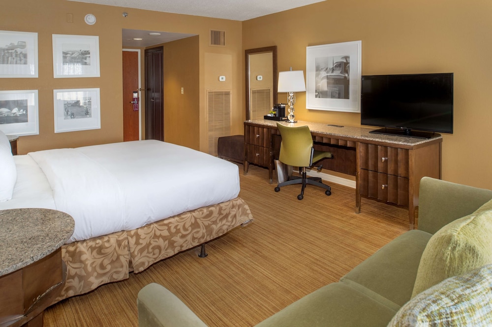 Hilton St. Louis Airport 53/58