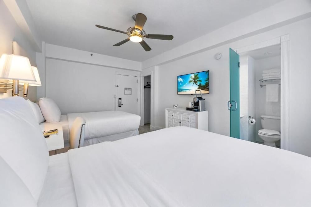 ROOM, DOUBLE BED, OCEAN FRONT